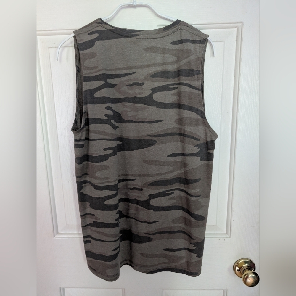 Natural Reflections Camo Green Sleeveless Top Size Large (EUC) - Picture 6 of 9